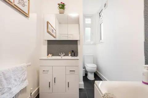 Apartment Garden Flat In Central Location