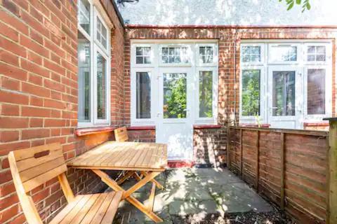Apartment Garden Flat In Central Location London