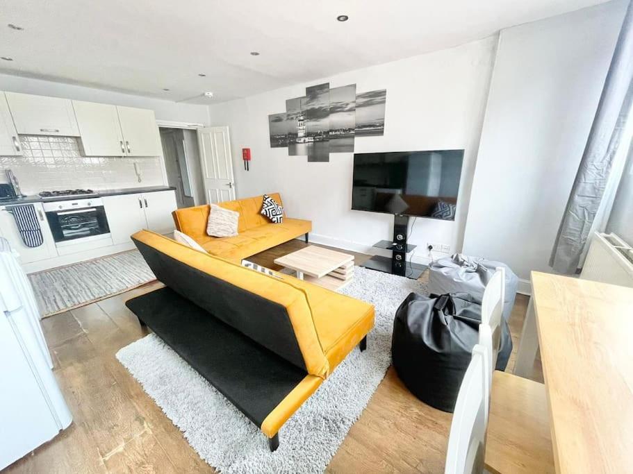 3 Bedrooms Urban Escape *