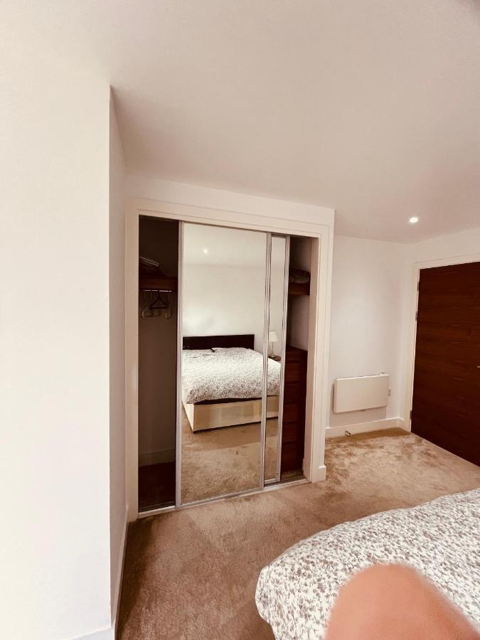 Morden 1 Bed Flat, Napier House, Bromyard Ave Apartment *