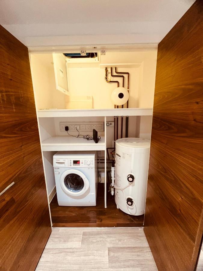 Morden 1 Bed Flat, Napier House, Bromyard Ave Apartment London