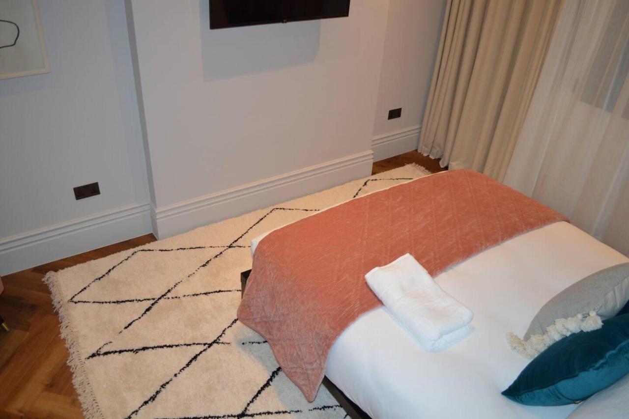 Apartment Stunning 2 Bedroom In London's Chelsea London