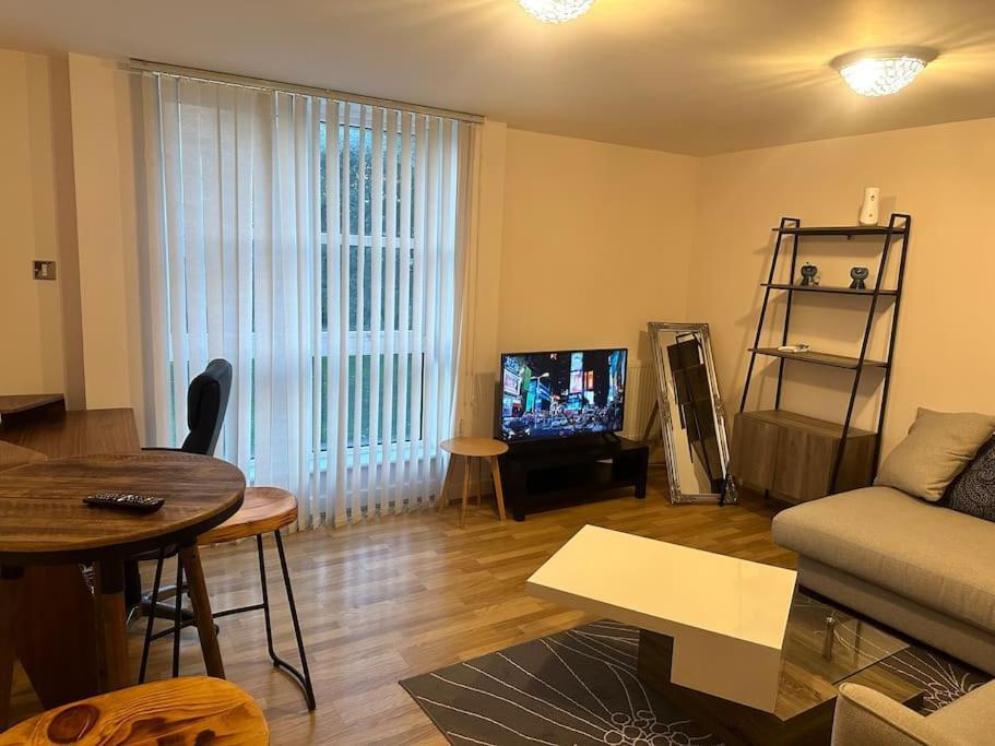 Specious In Canning Town Apartment *