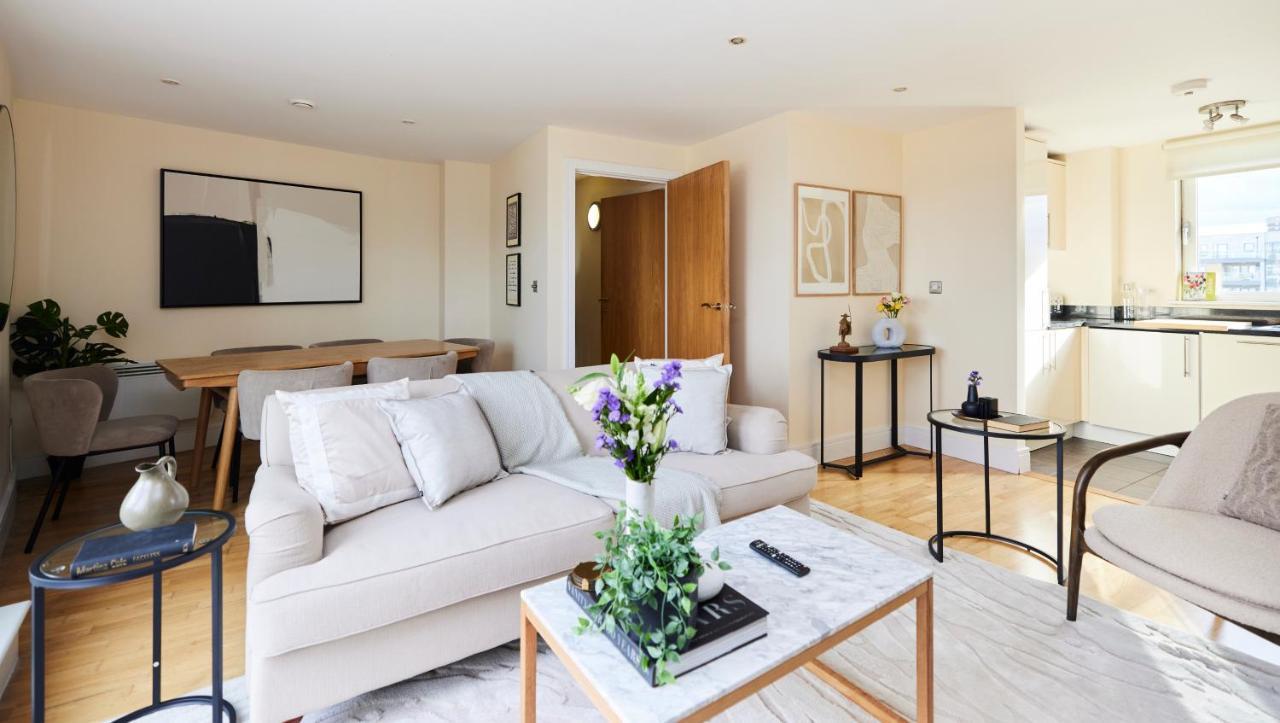The Weavers Field Place - Classy 3bdr Flat With Terrace *