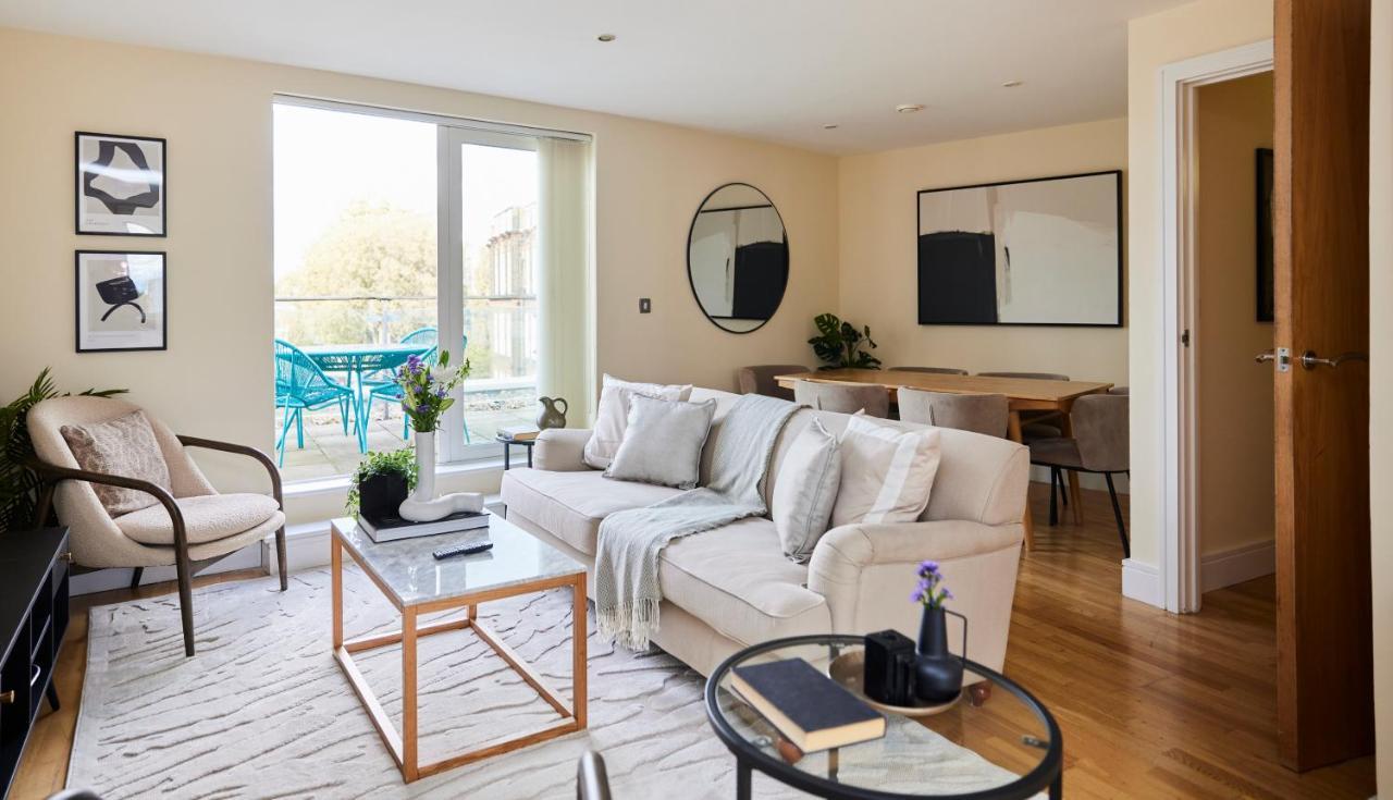 The Weavers Field Place - Classy 3bdr Flat With Terrace *