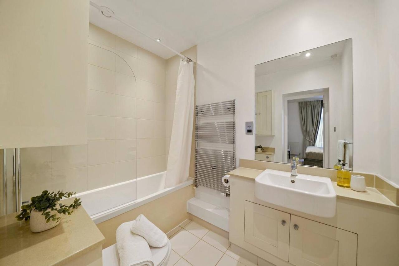 Stylish Family Near Kensington High Street London