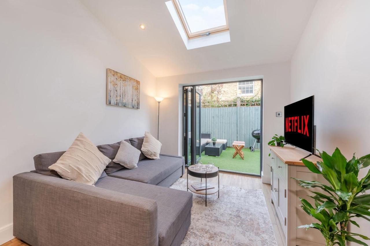 Three-bedroom Bliss In Town * London
