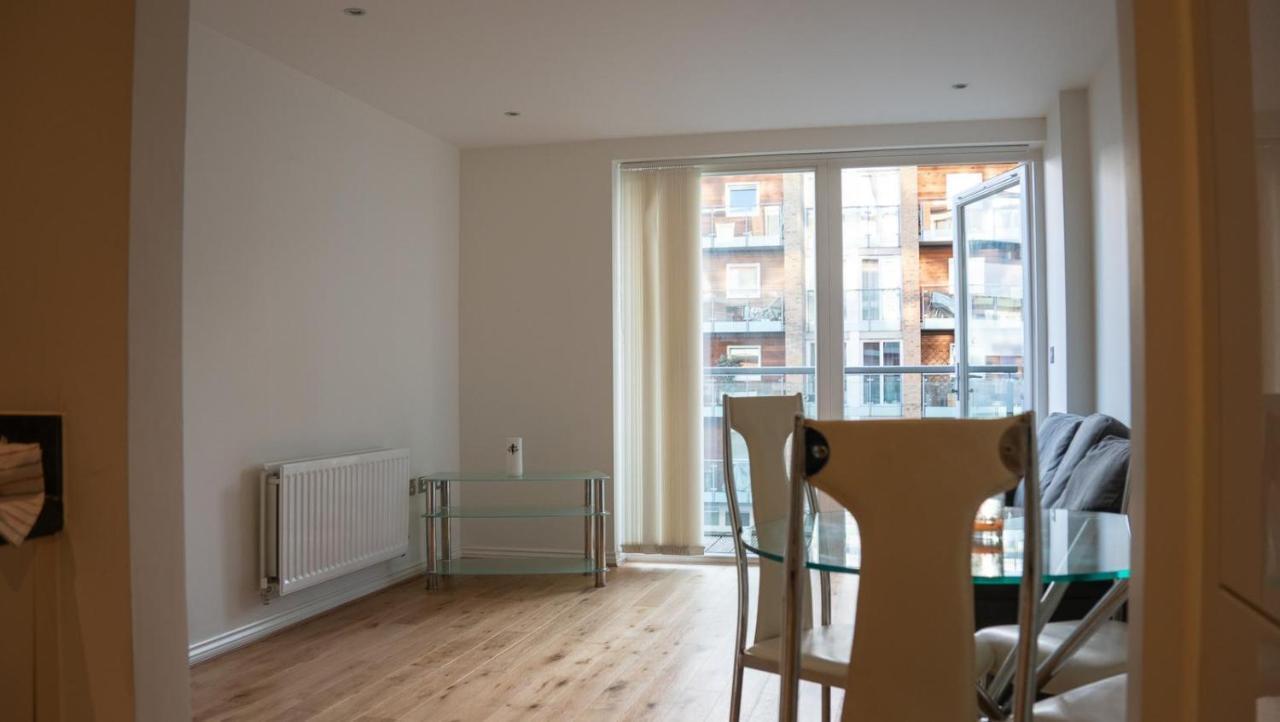 Cosy One-bed In Apartment