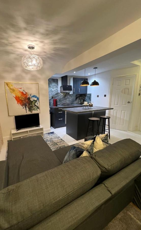 Apartment Newly Renovated Modern In West Kensington