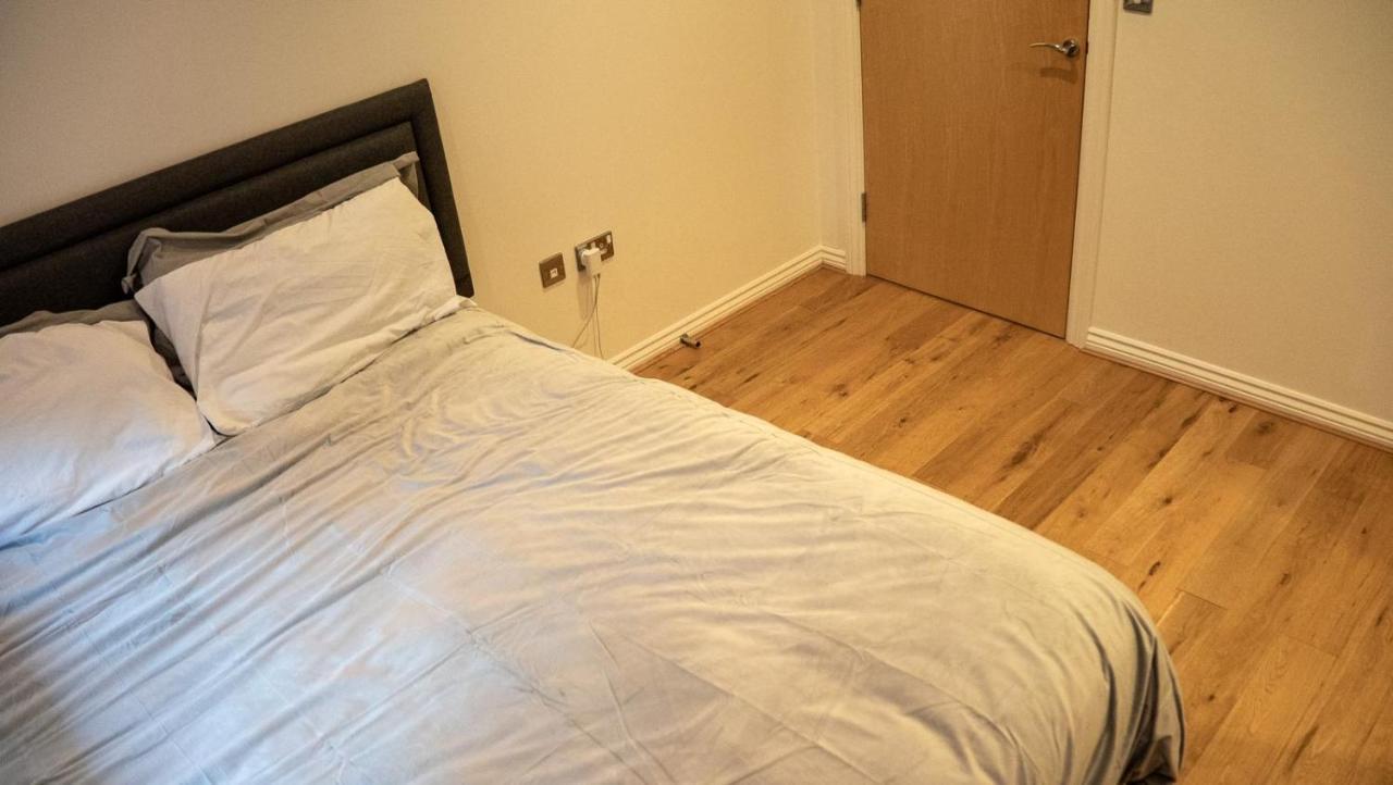 Cosy One-bed In Apartment London