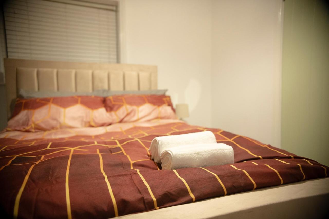 Very Cosy Near Westfield, Stratford * Londen