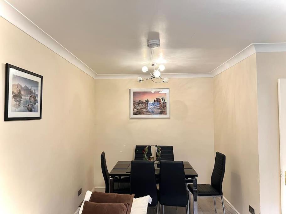 Apartment Cosy 2 Bedroom Detached House In *