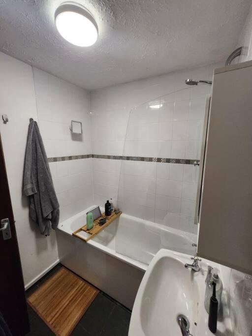 Amazing 1 Bed Flat, Sw19 Apartamento Londres