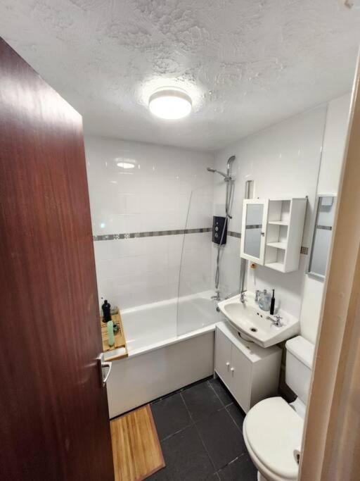 Amazing 1 Bed Flat, Sw19 Apartamento Londres