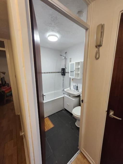 Amazing 1 Bed Flat, Sw19 Apartamento Londres