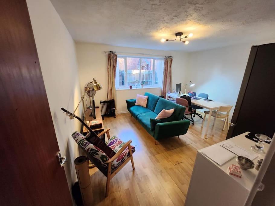 Amazing 1 Bed Flat, Sw19 Apartamento