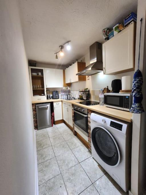 Amazing 1 Bed Flat, Sw19 * Londres