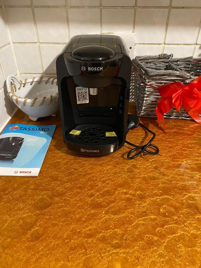 Huge And Affordable 3 Bedroom Flat In Hammersmith For 7 People With Welcome Breakfast Appartement Londen