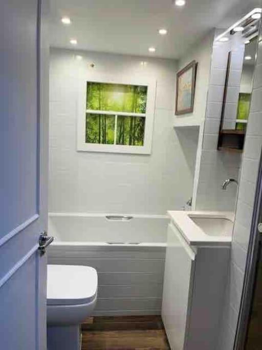 Kensington With 2 Bedrooms 1 Living And Patio * London
