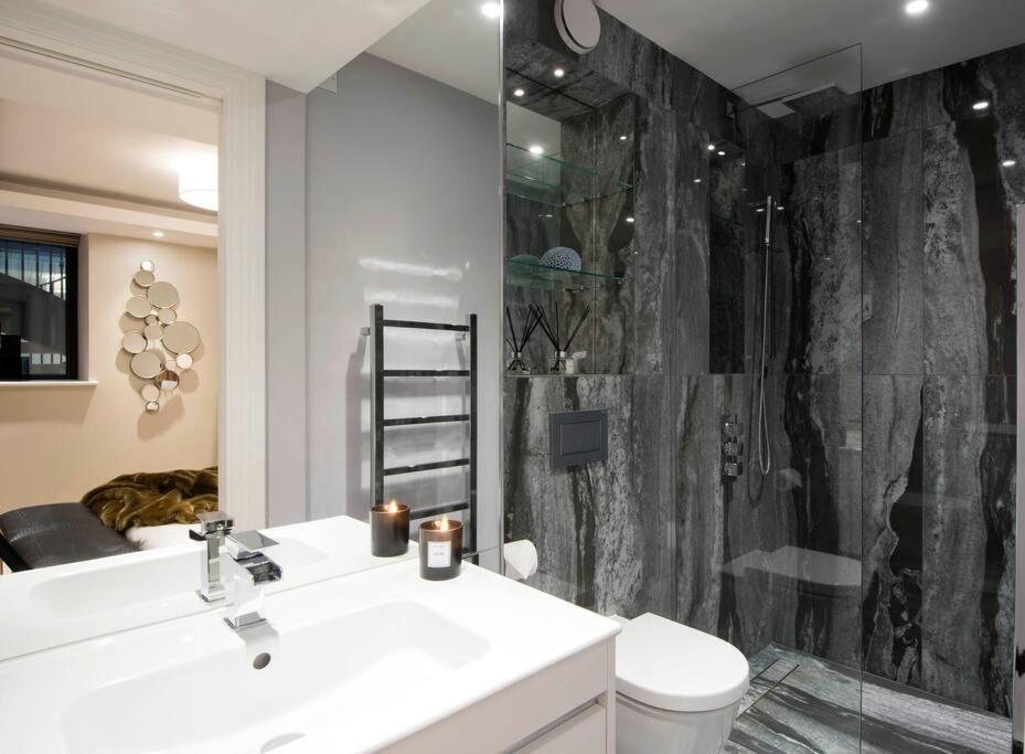 New, Luxury 3 Bed Duplex In Covent Garden Apartment *