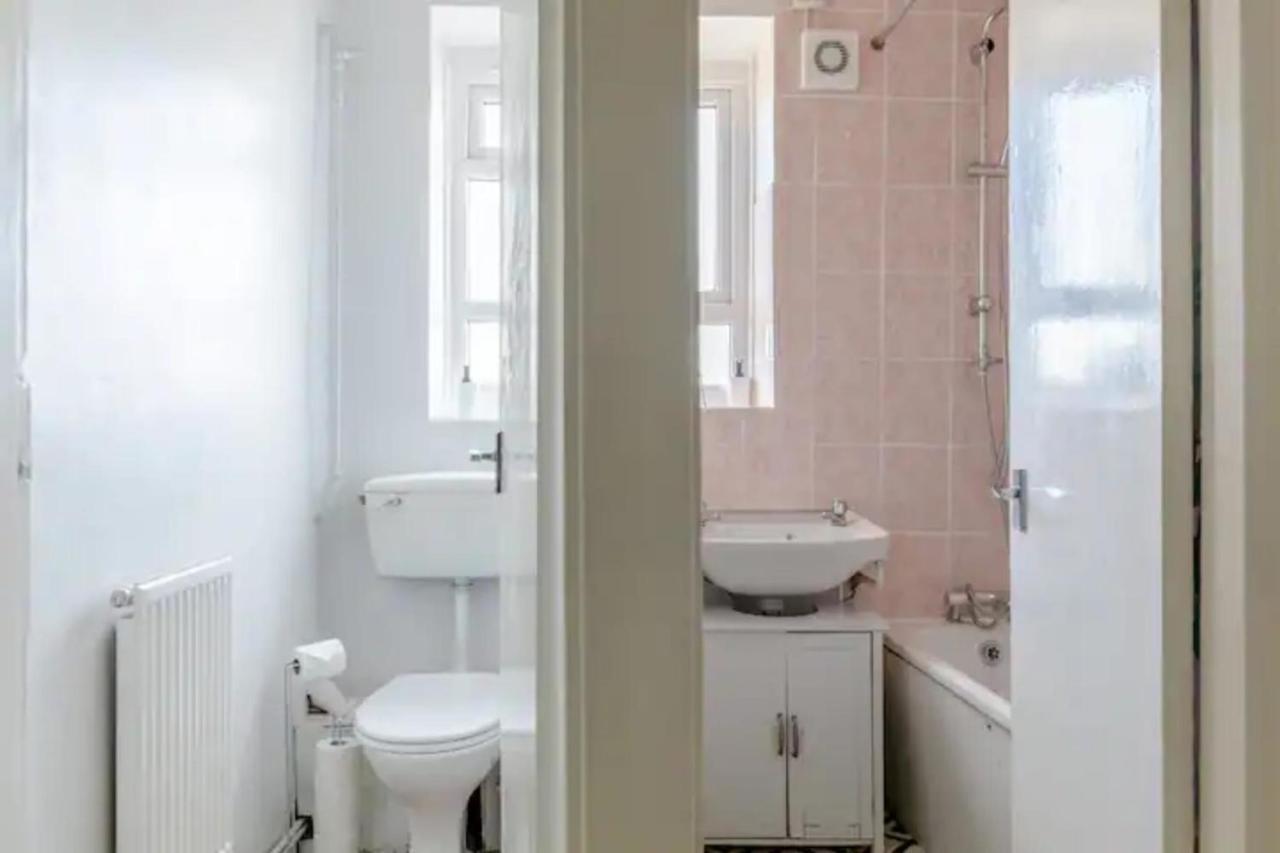 Apartment Cosy 4bd Flat Wprivate Balcony - Nine Elms!