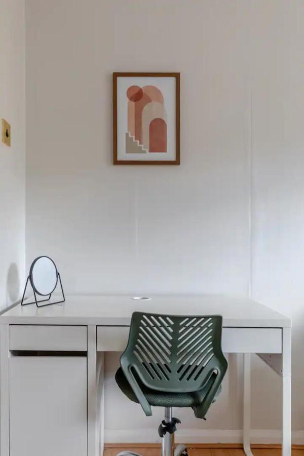 Apartment Cosy 4bd Flat Wprivate Balcony - Nine Elms!