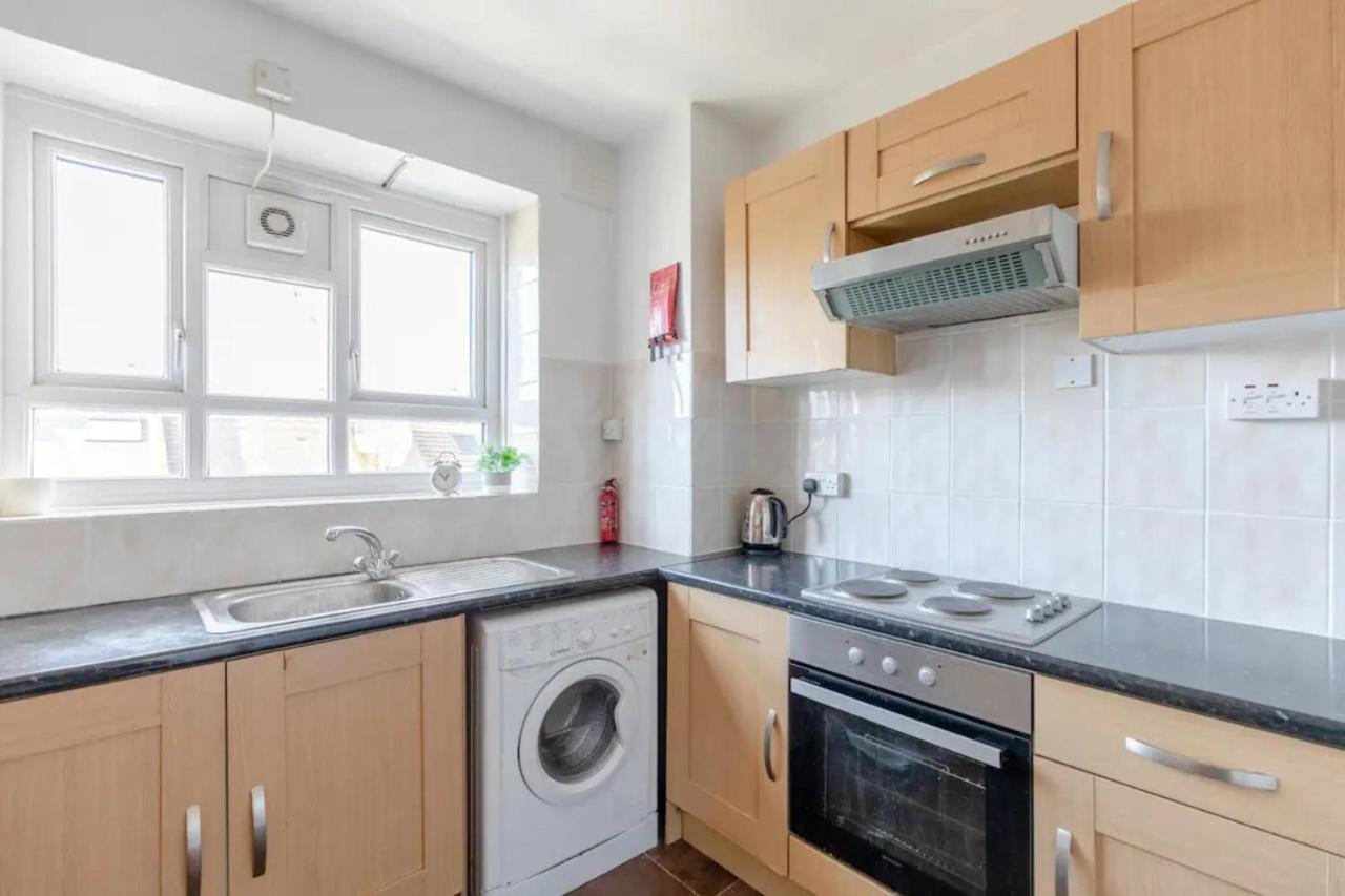 Cosy 4bd Flat Wprivate Balcony - Nine Elms! Apartment London