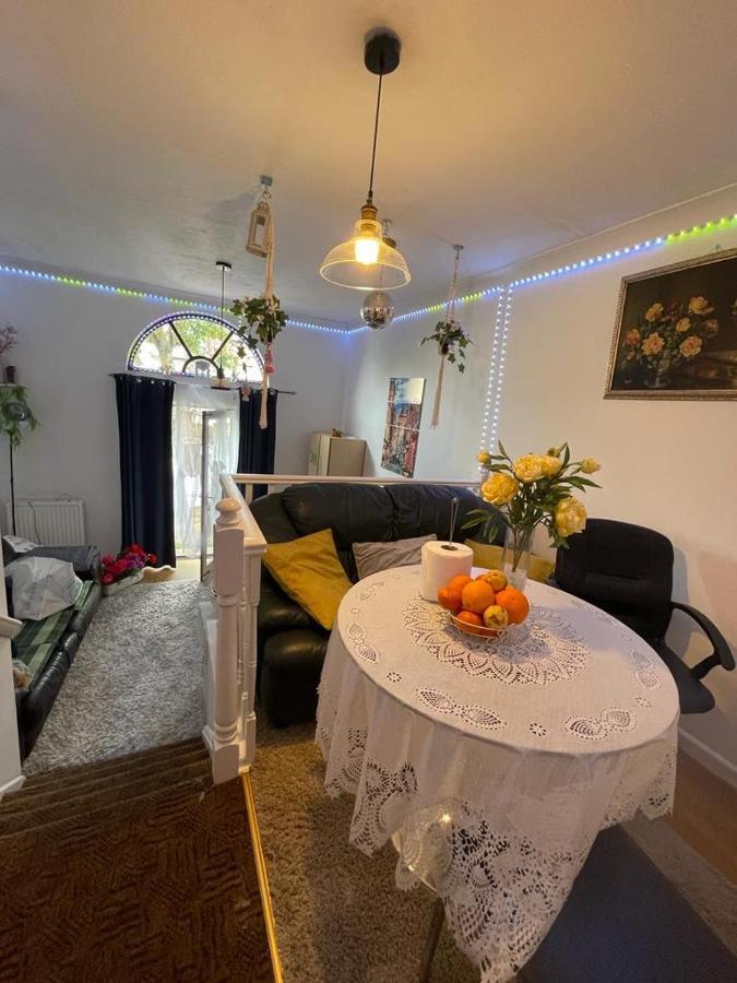 Homestay Ari Luxury Triple London