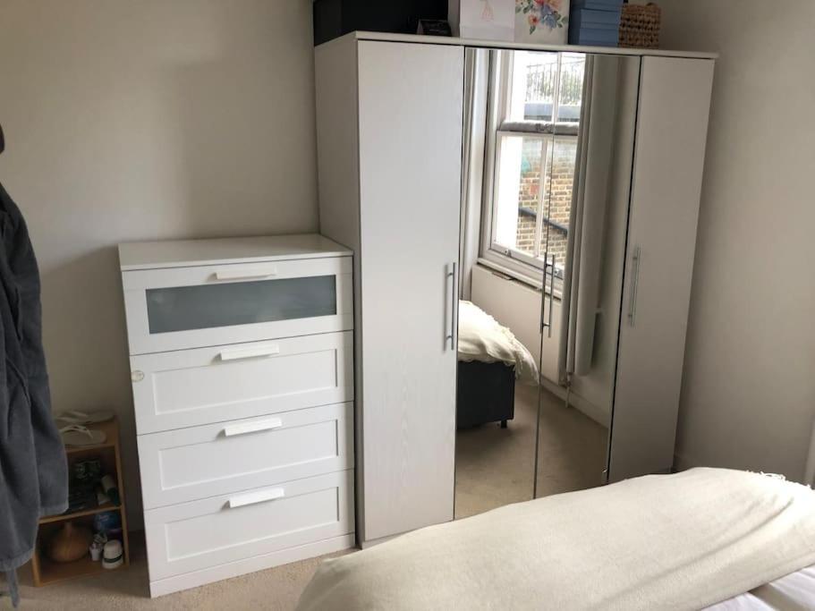Metropolitan Tranquility: Chic Flat Regent's Park Apartamento Londres
