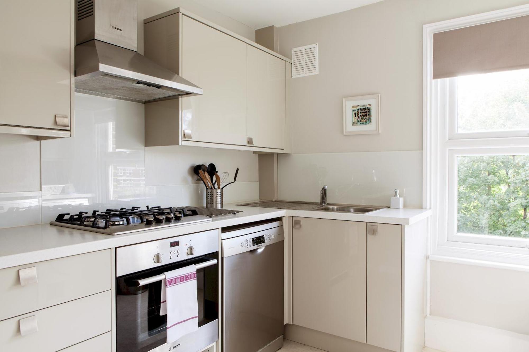 Madison Hill - Fernlea View 4 - Two Bedroom Flat London