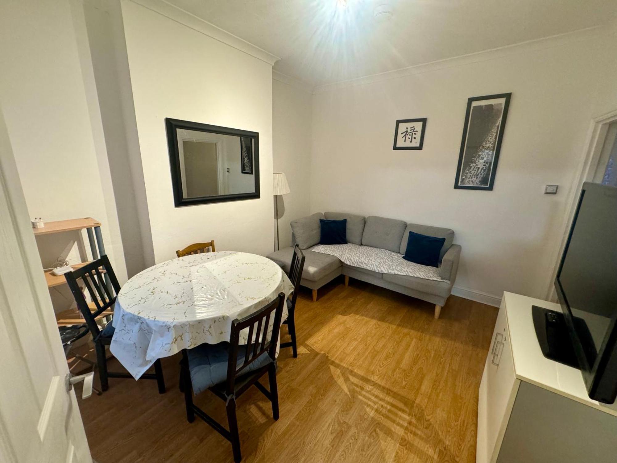 4 Bedroom House In Turnpike Lane/wood Сasa de vacaciones *
