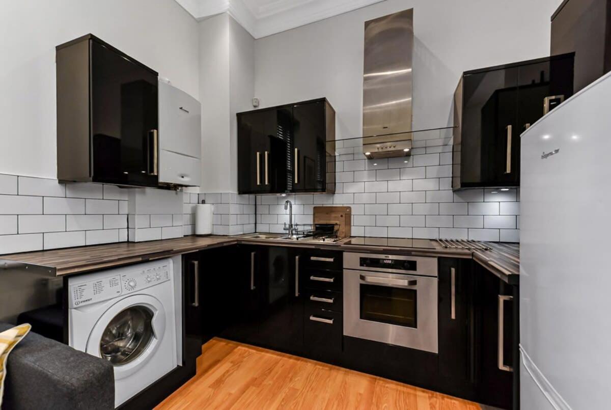Modern 2 Bedroom Flat For 4 In Greater Londen