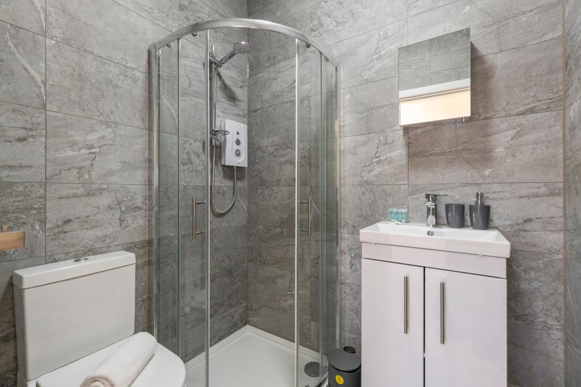 Modern 3 Min Walk To Tube Station Nw11 *