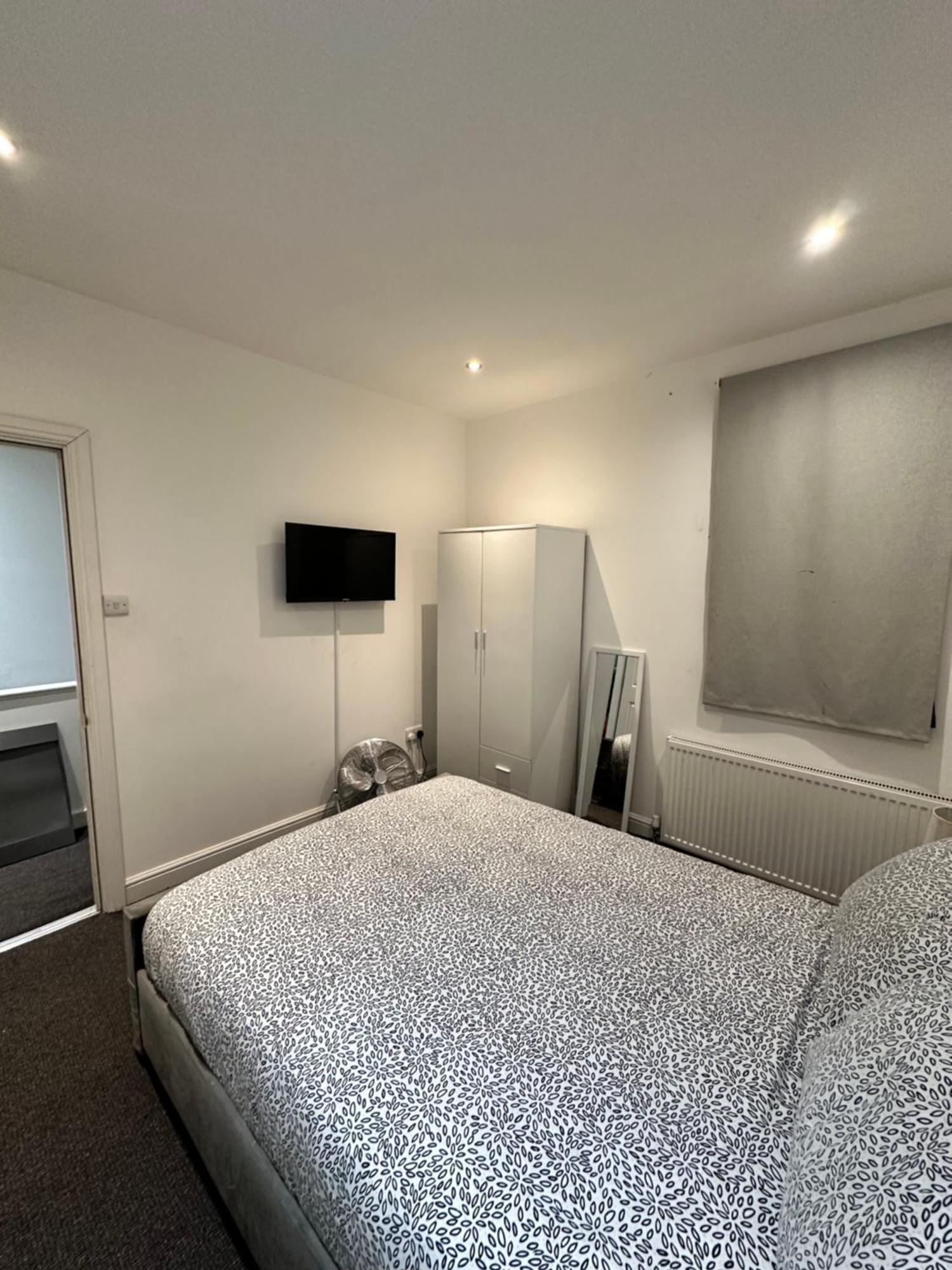 Appartement 2 Bed Away From Tooting Londen