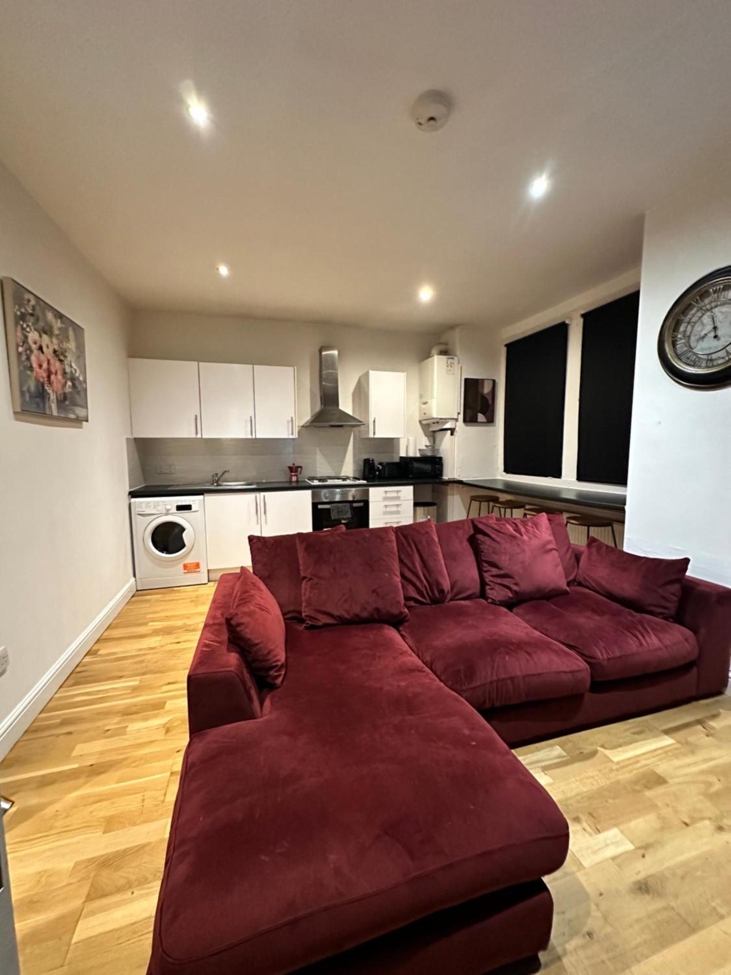 Appartement 2 Bed Away From Tooting Londen