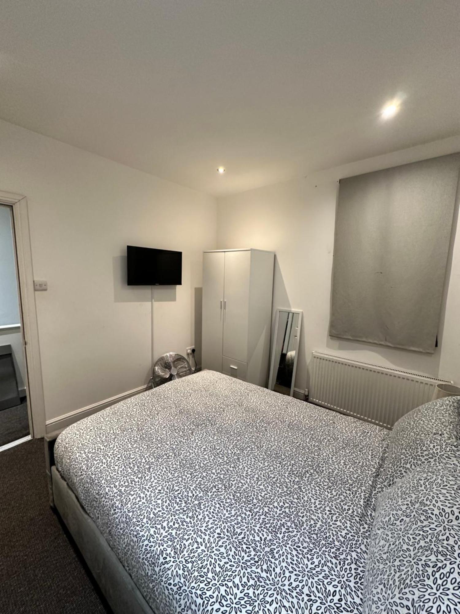 Appartement 2 Bed Away From Tooting Londen