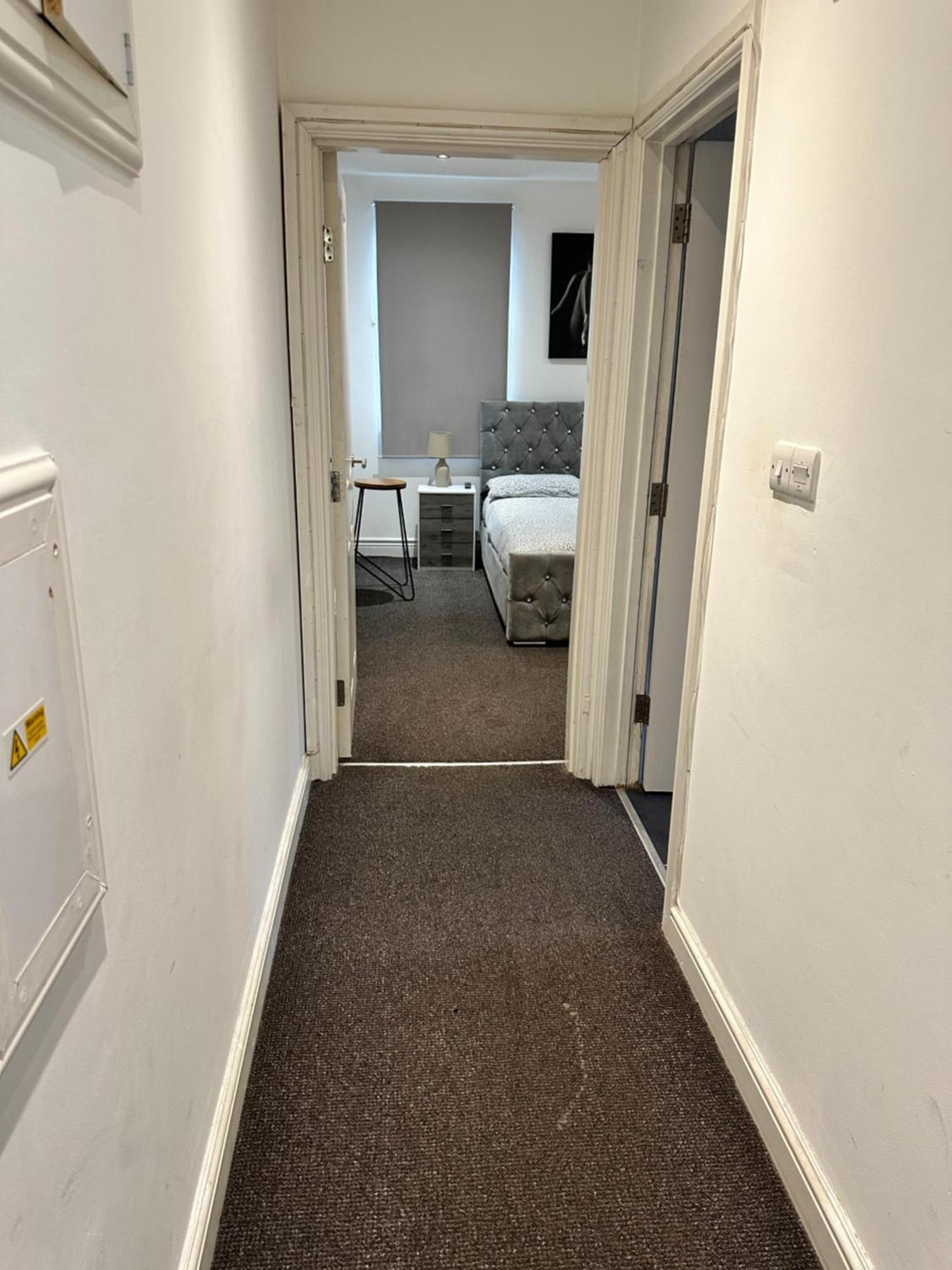 Appartement 2 Bed Away From Tooting Londen