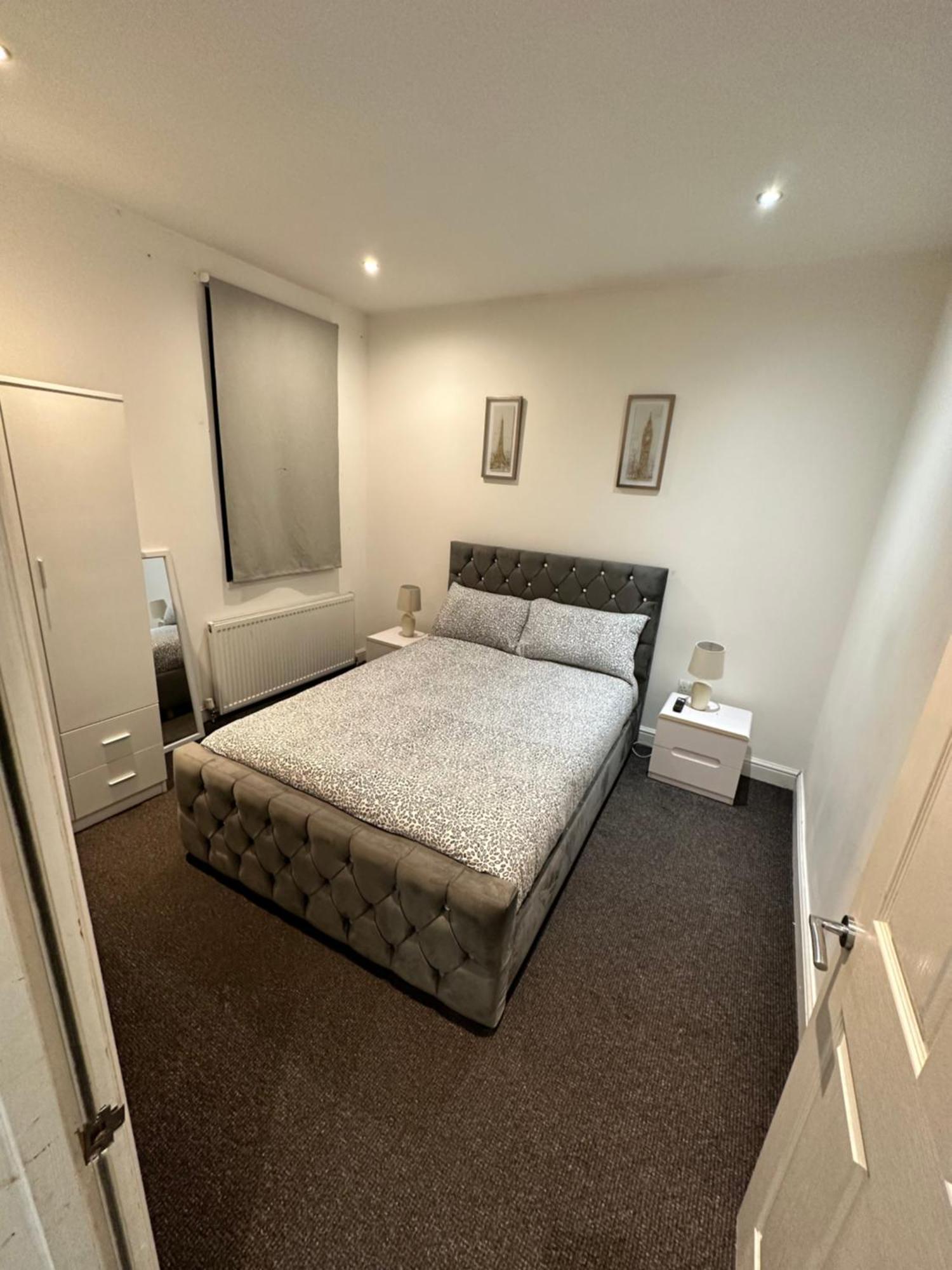 2 Bed Away From Tooting Londen