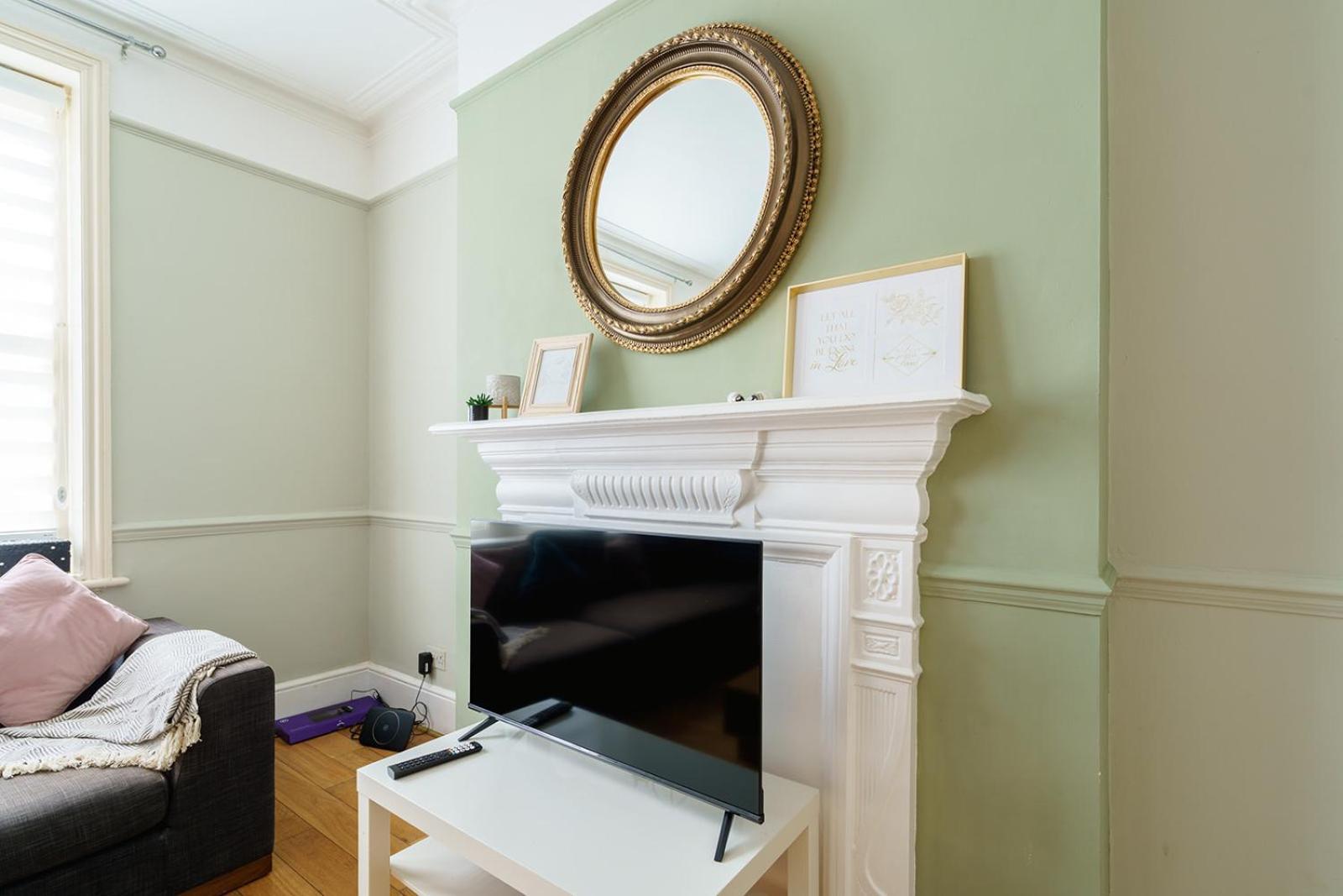 2 Bedroom Cosy Leilighet London