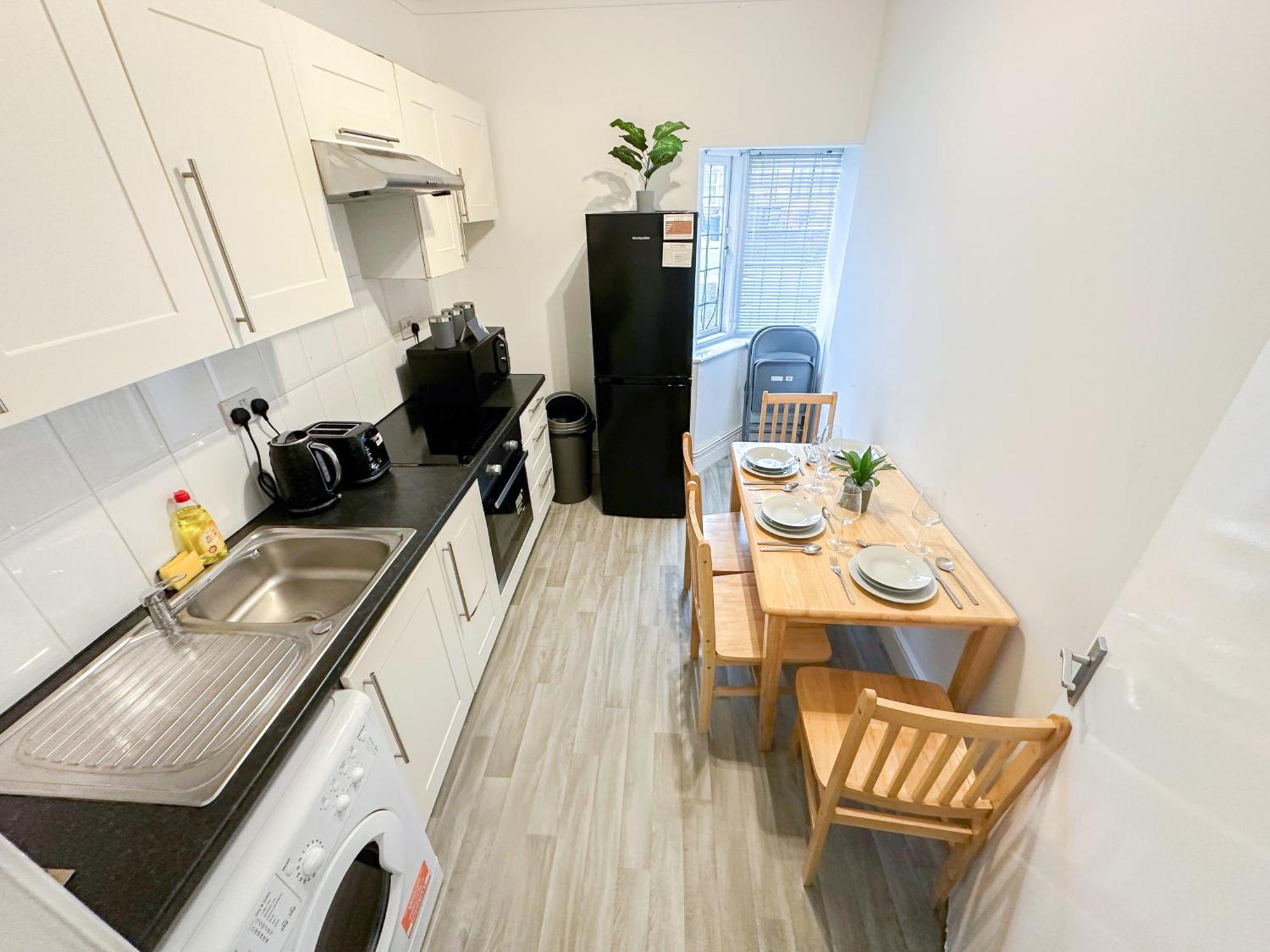 Cosy Near Hampstead Heath With Free On-site Parking & Private Gardens, Golders Green Leilighet London