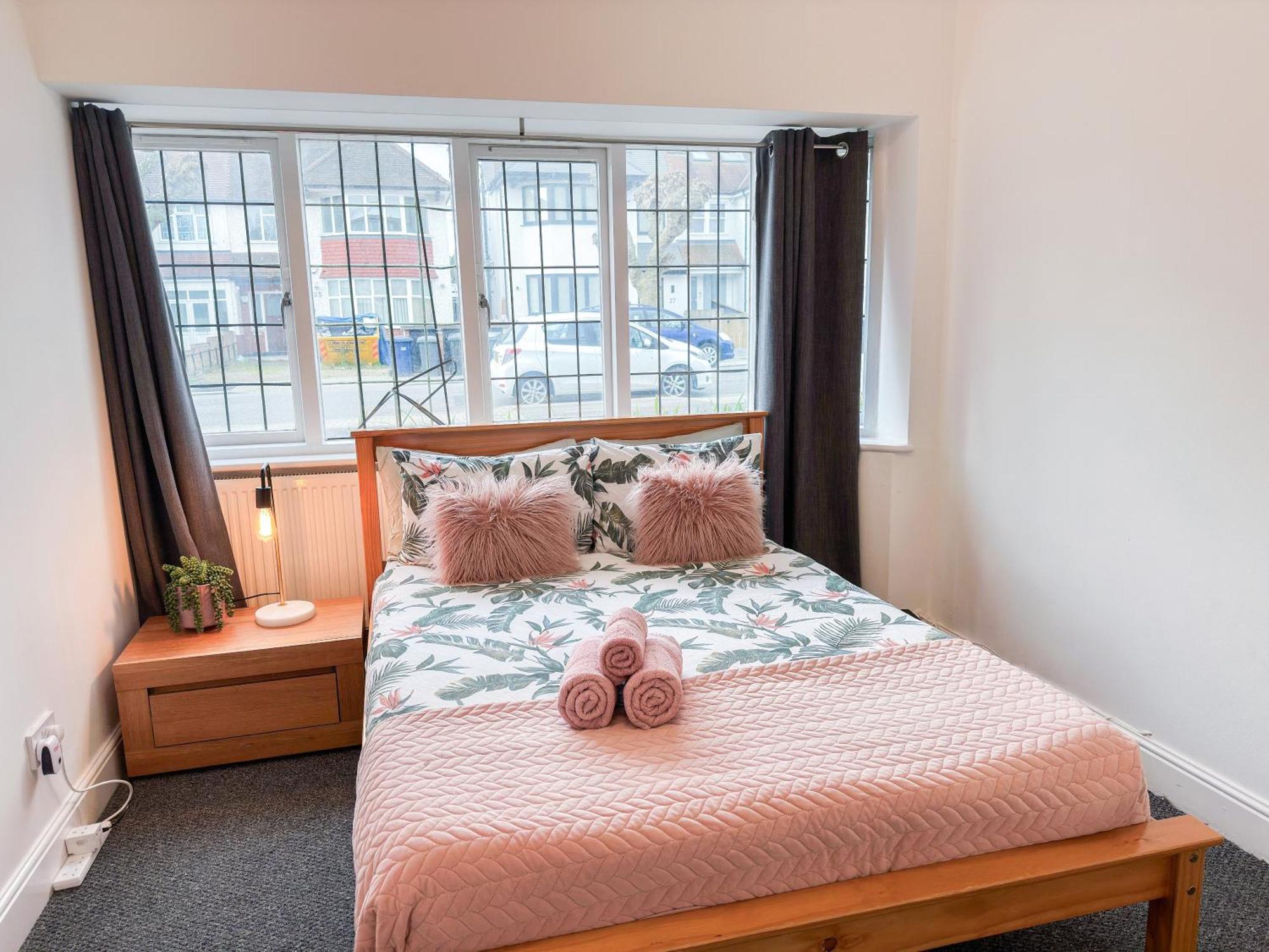 Leilighet Cosy Near Hampstead Heath With Free On-site Parking & Private Gardens, Golders Green London
