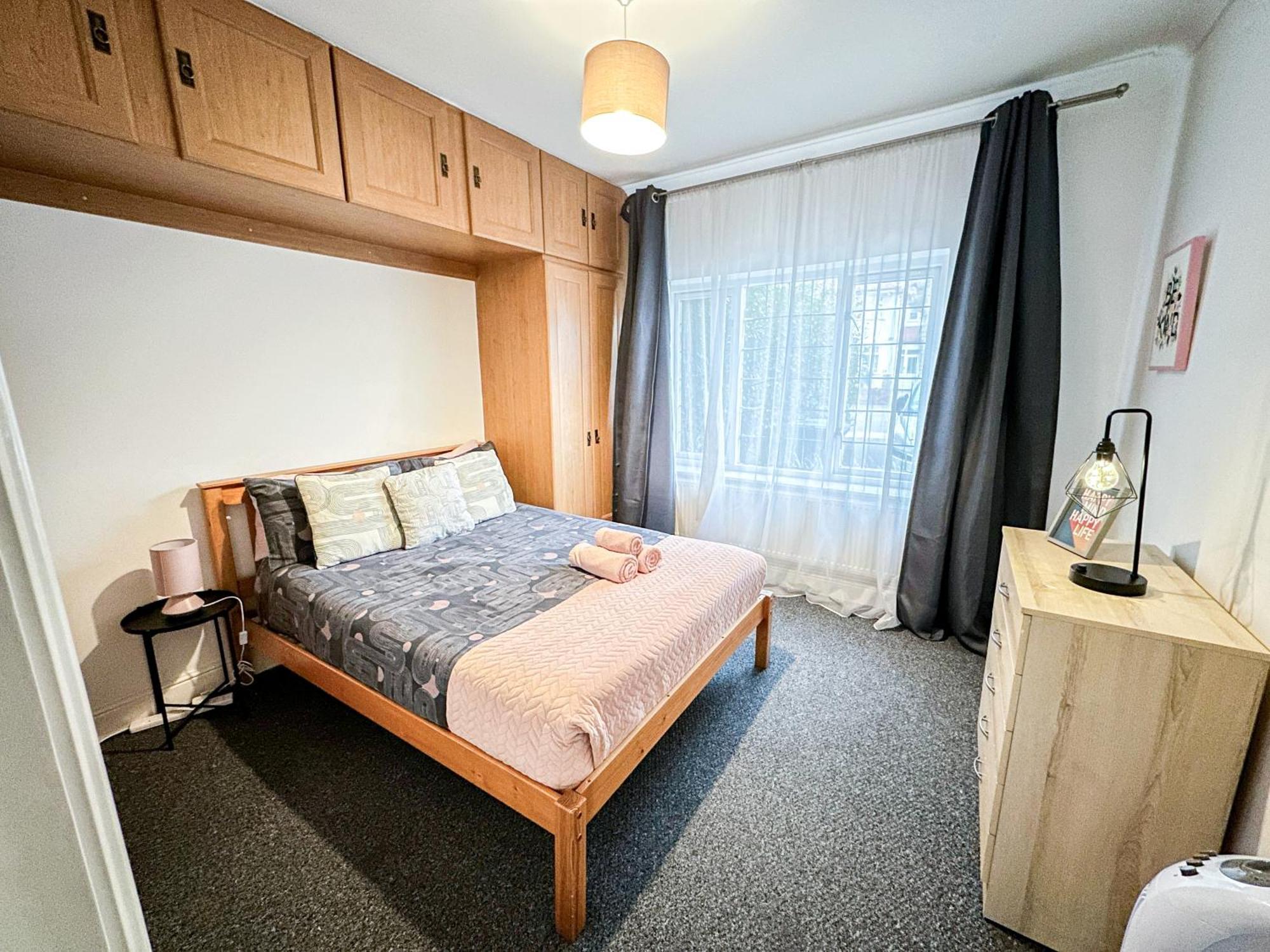 Leilighet Cosy Near Hampstead Heath With Free On-site Parking & Private Gardens, Golders Green