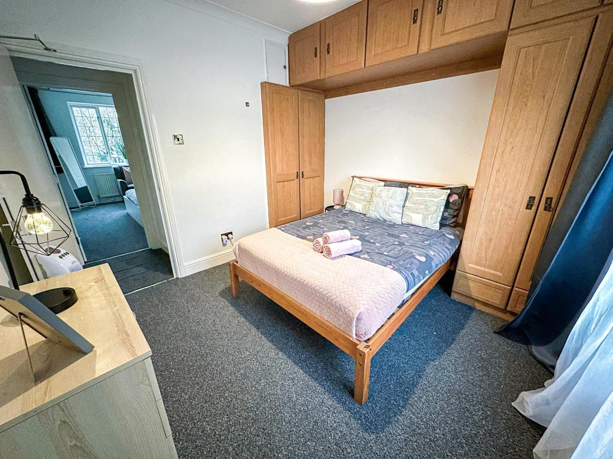 Leilighet Cosy Near Hampstead Heath With Free On-site Parking & Private Gardens, Golders Green *