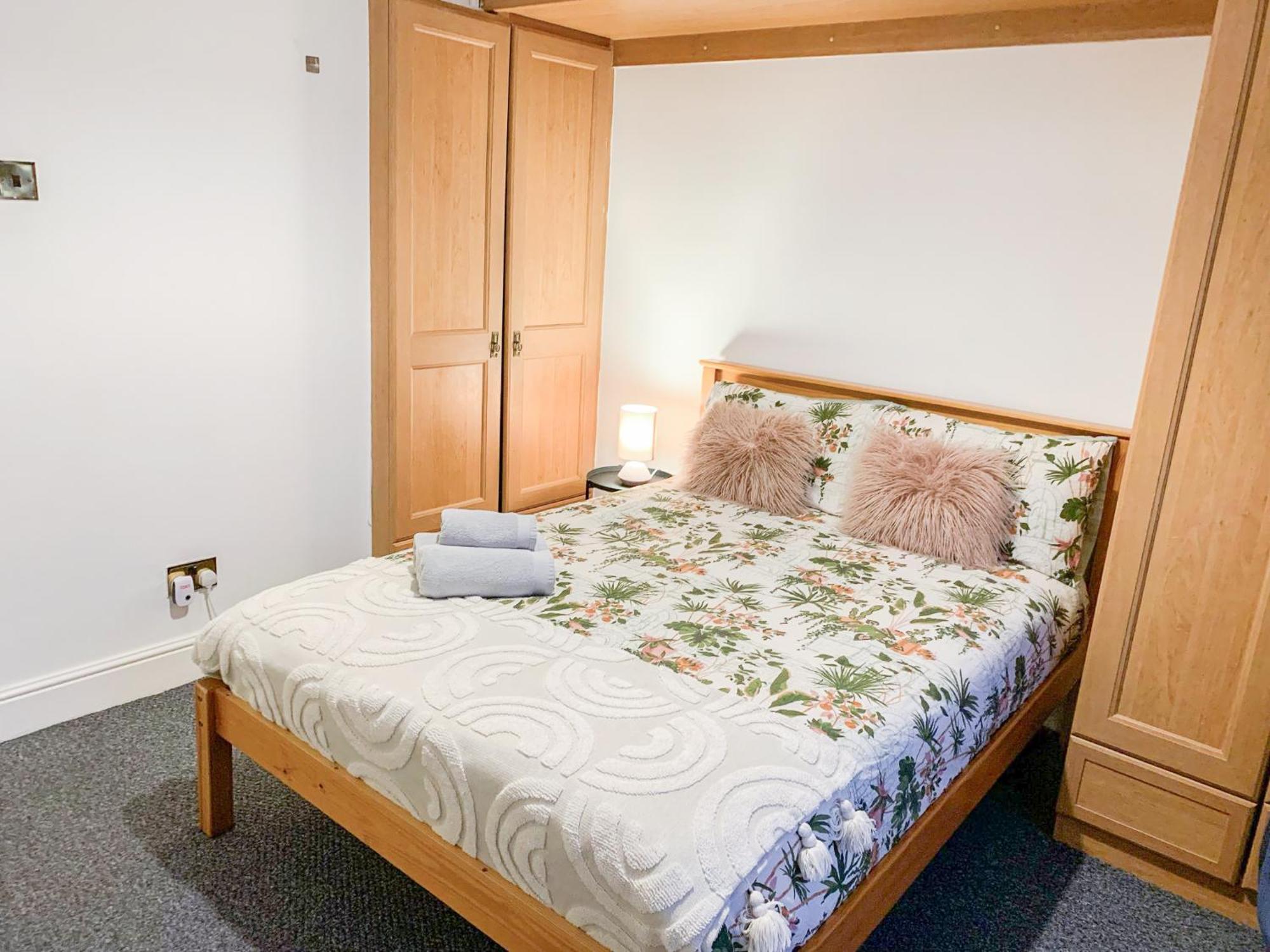 Cosy Near Hampstead Heath With Free On-site Parking & Private Gardens, Golders Green Leilighet *