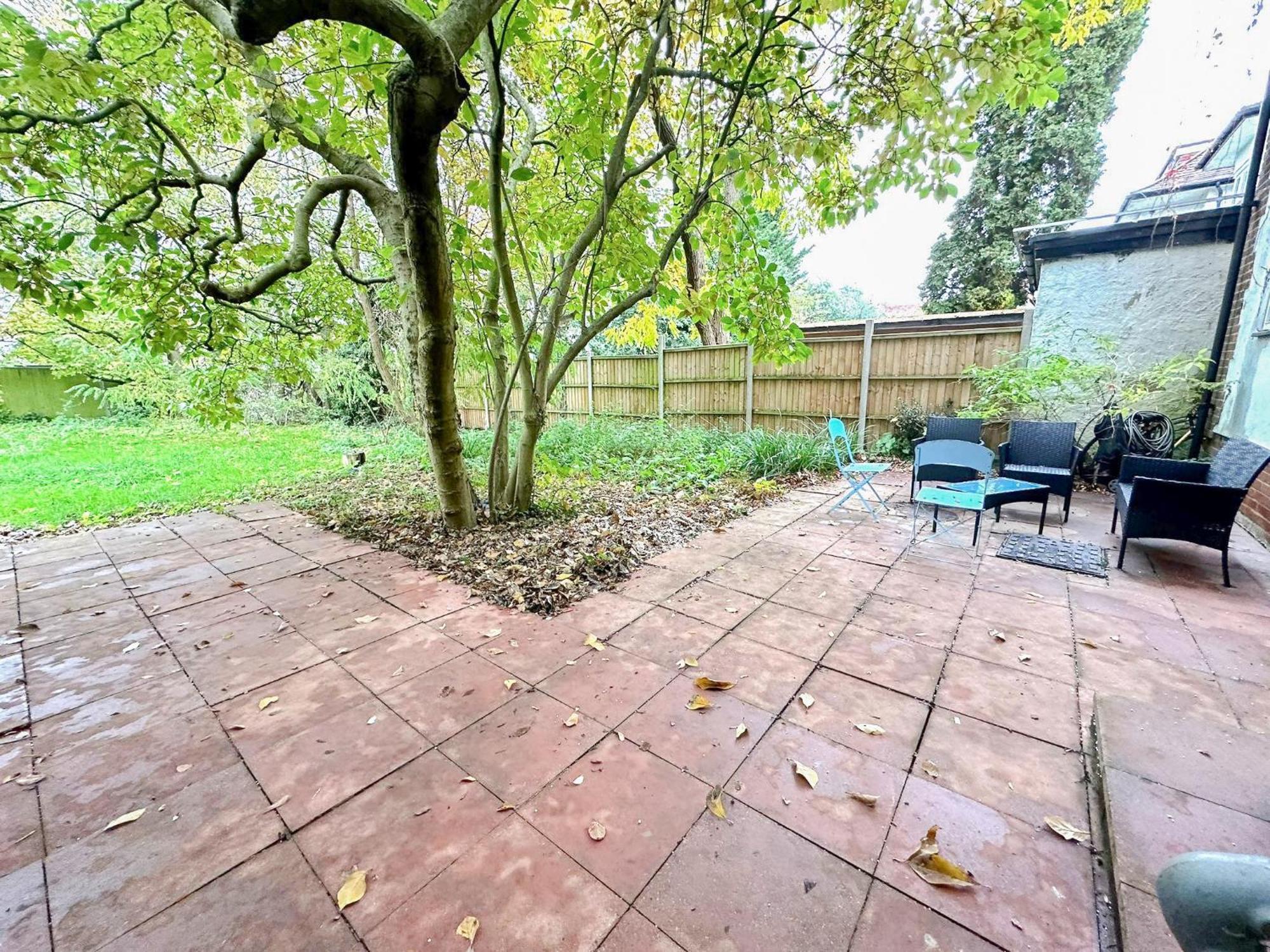 Apartment Cosy Near Hampstead Heath With Free On-site Parking & Private Gardens, Golders Green London