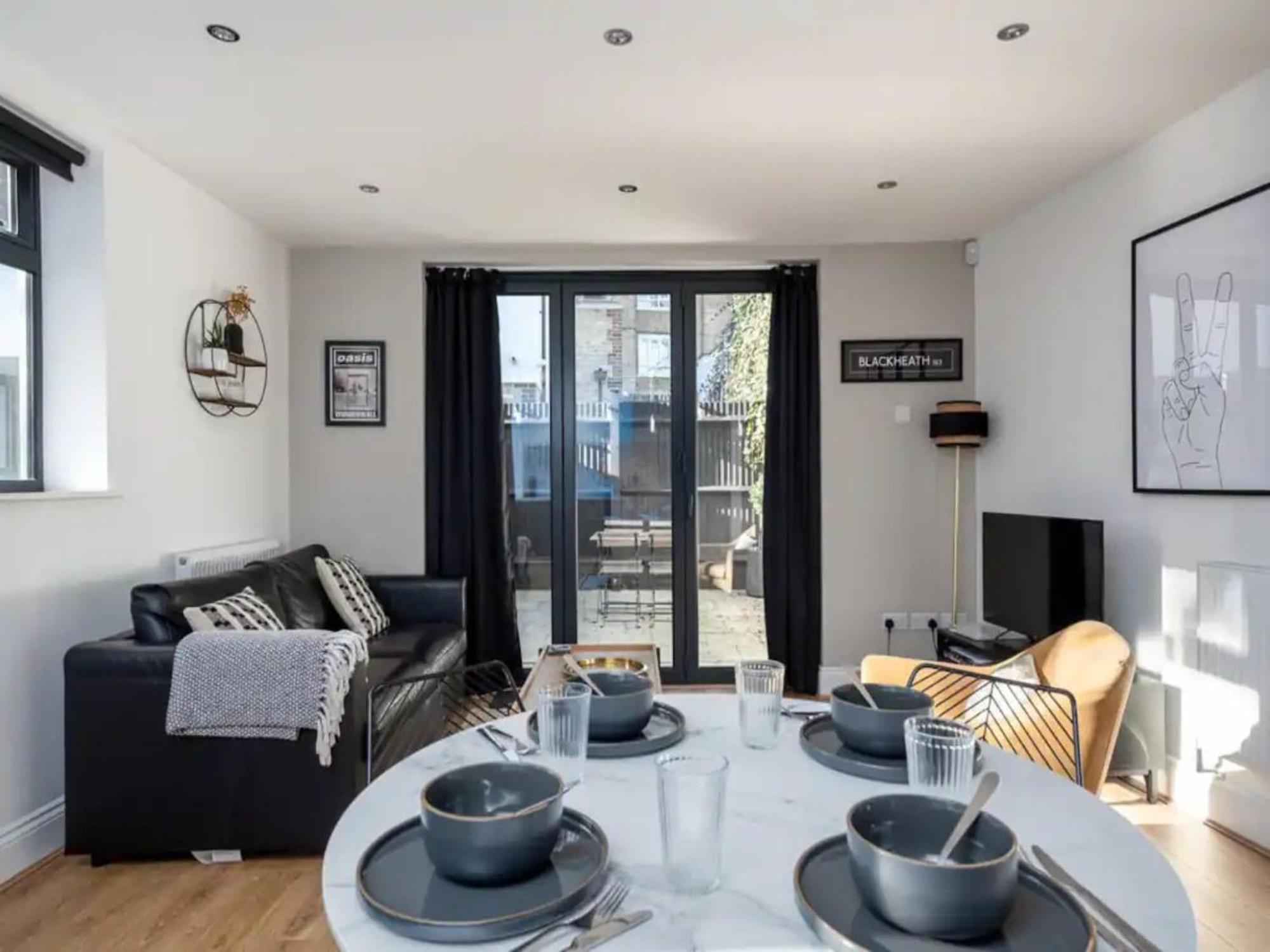 Pass The Keys Modern And Bright Minutes From Appartement *