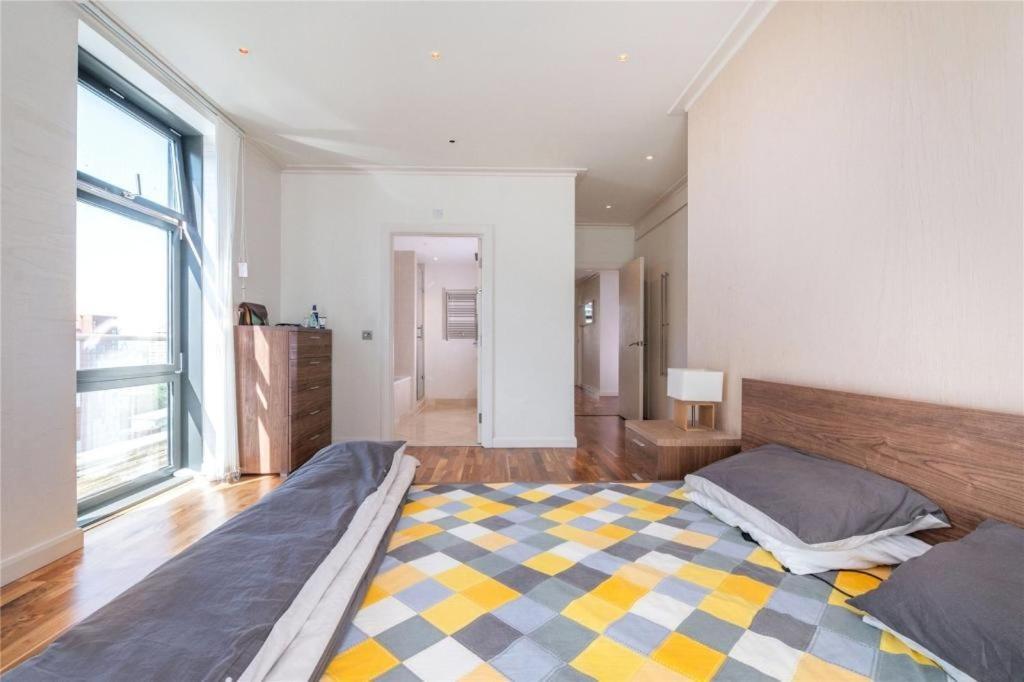 Penthouse Canary Wharf - Free Wifi