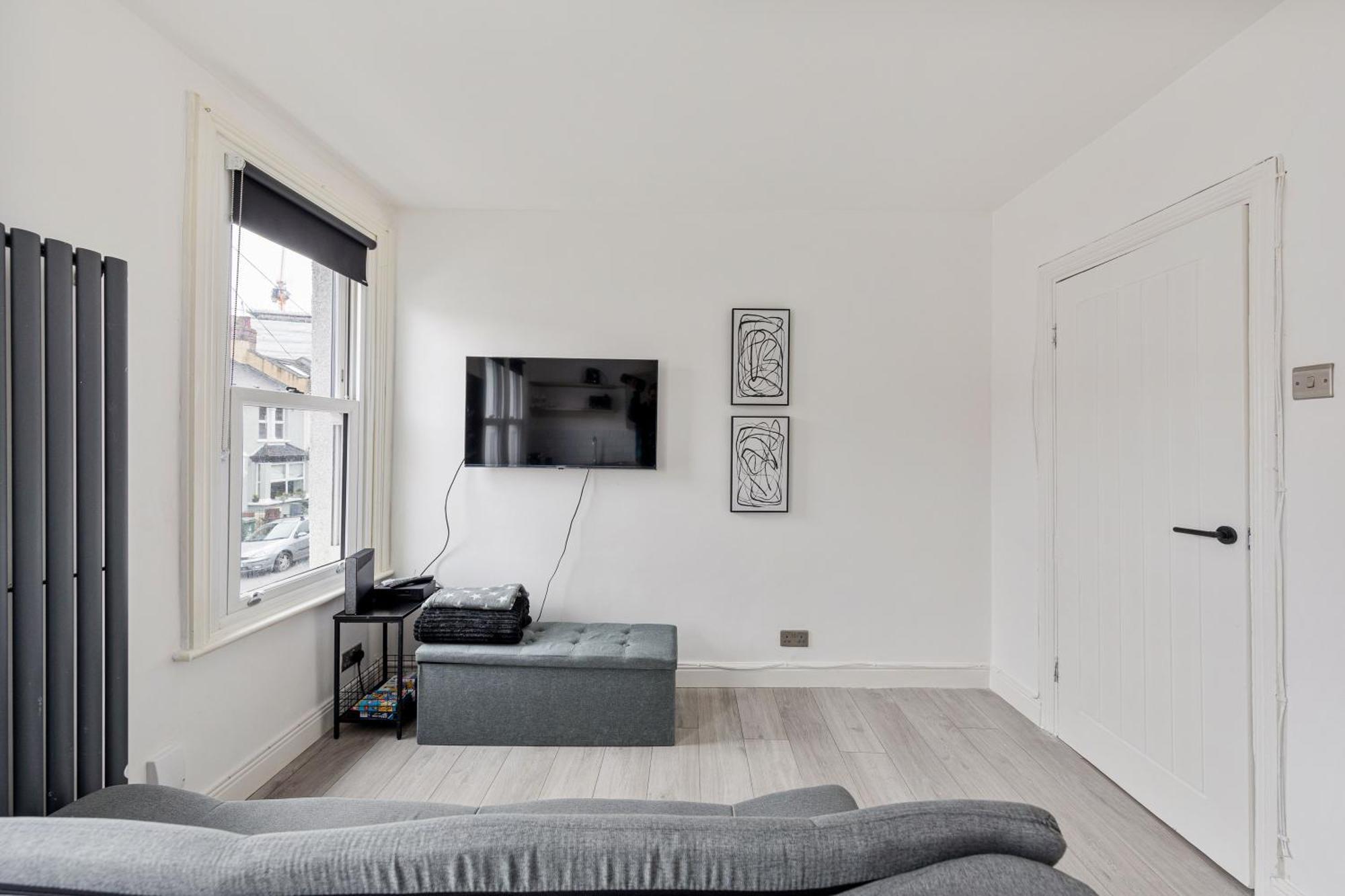 Stylish 2-bedroom Flat In Walthamstow Apartment *