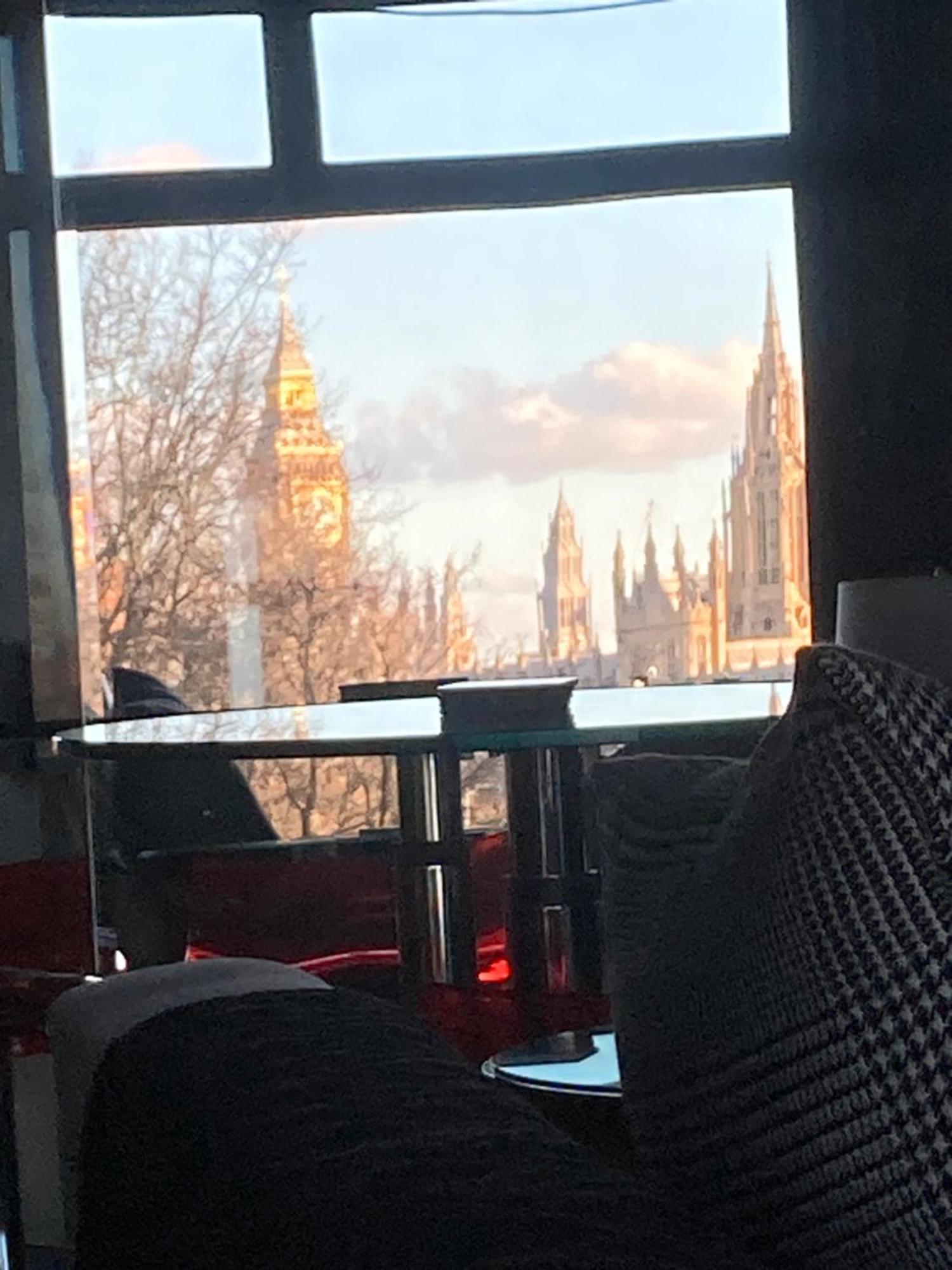 Luxury Designer River View Of Parliament Westminster Big Ben. Appartement *