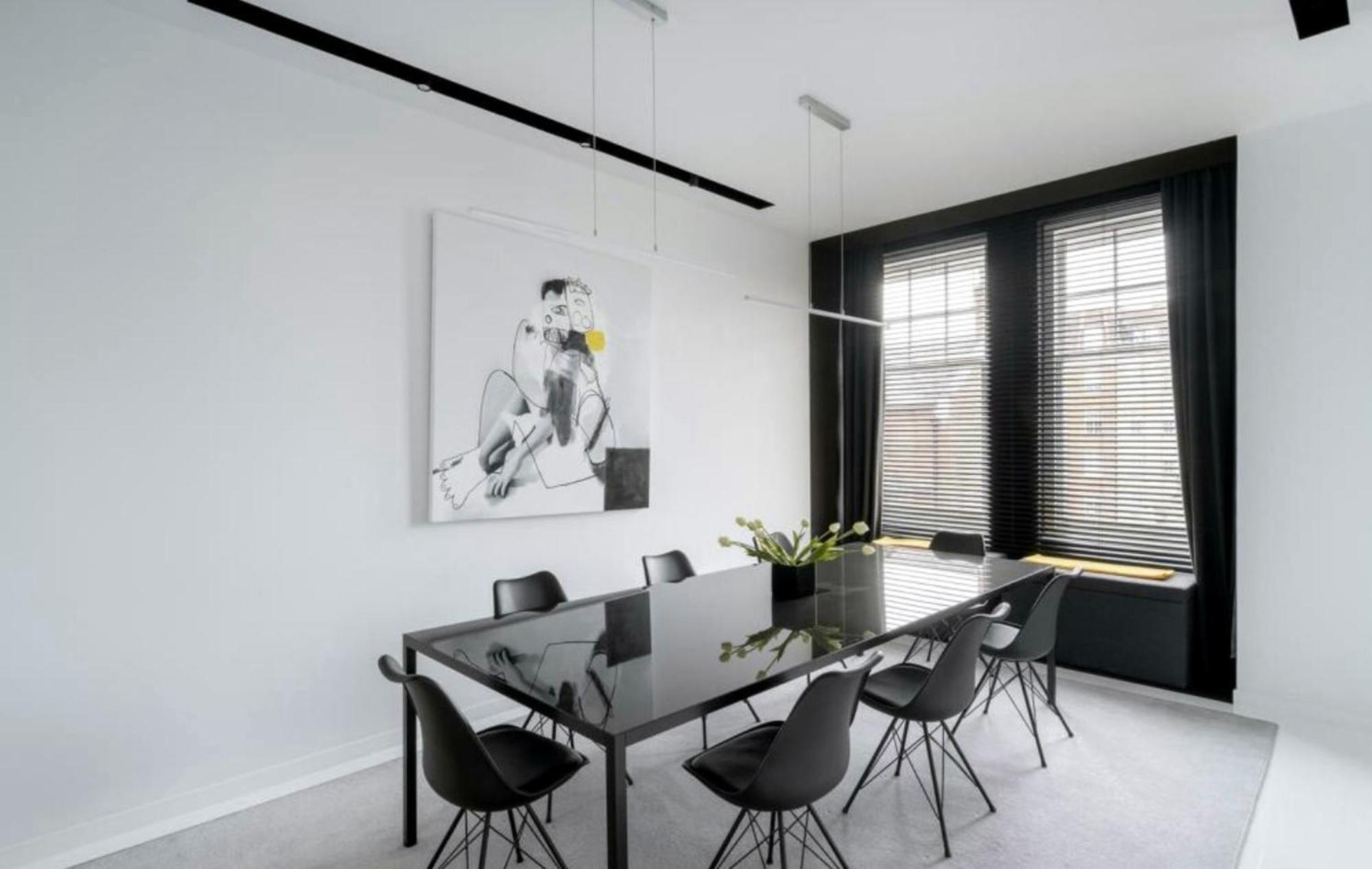 Apartment Lovely Four Bedroom Parking Available